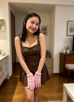 Analyn - escort in Manila Photo 1 of 5