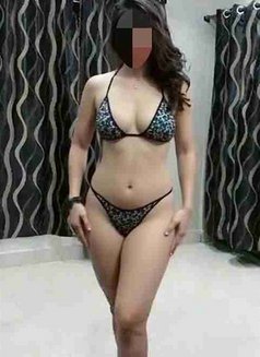 Here I'm 🥂Trisha🥂 - puta in Bangalore Photo 1 of 4