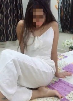 Here I'm 🥂Trisha🥂 - puta in Bangalore Photo 2 of 4