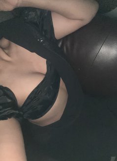 Anamika - Transsexual escort in Bangalore Photo 1 of 4