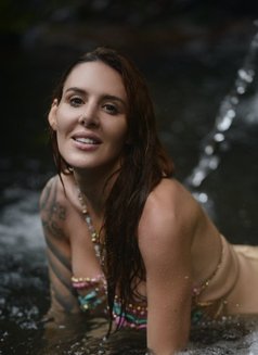 Anand Tantra - masseuse in Paris Photo 8 of 13