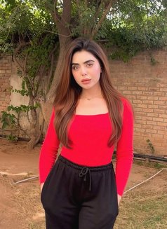 Ananya - puta in Abu Dhabi Photo 5 of 5