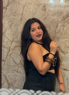 Ananya - escort in Kochi Photo 3 of 5