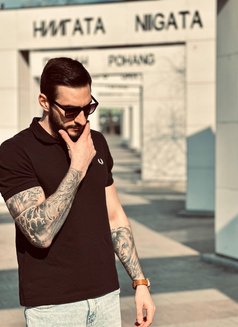 Anar - Male escort in Bali Photo 3 of 5