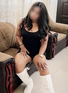Hannah Lee Independent Meets Super Gfe - escort in Colombo Photo 2 of 10