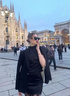 Anastasia - puta in Dubai Photo 1 of 9