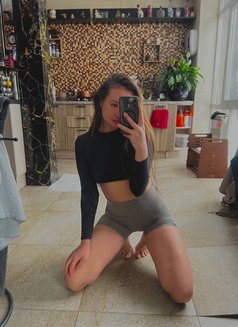 Anastasia - puta in Phuket Photo 2 of 11