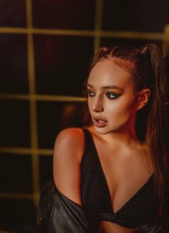 Anastasia - puta in Phuket Photo 6 of 11