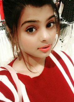 Anaya - puta in Dubai Photo 1 of 3