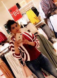 Anaya - puta in Dubai Photo 3 of 3