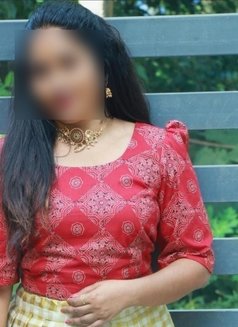 Richu independent mallu modeling girl - escort in Dubai Photo 3 of 7