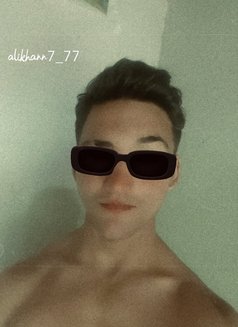 Anderson jr. - Acompañantes masculino in Peshāwar Photo 7 of 8