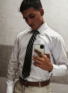 Anderson jr. - Acompañantes masculino in Peshāwar Photo 8 of 8