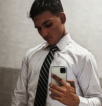 Anderson jr. - Acompañantes masculino in Peshāwar