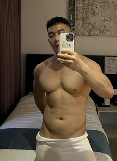 Andre - Male escort in Singapore Photo 1 of 5