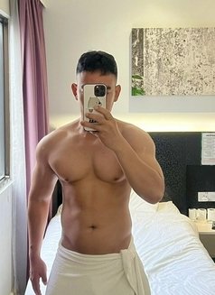 Andre - Male escort in Singapore Photo 2 of 5