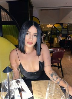 Andrea - escort in Doha Photo 6 of 8