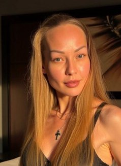 Andrea - escort in Jeddah Photo 8 of 8