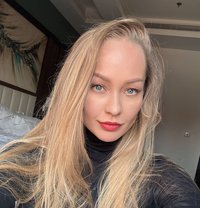 Andrea - escort in Jeddah Photo 3 of 10