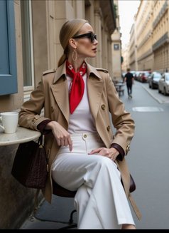 Andrea - puta in Paris Photo 19 of 19