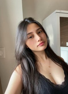 Andrea - escort in Manila Photo 1 of 6