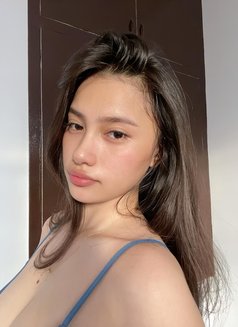 Andrea - escort in Manila Photo 2 of 6
