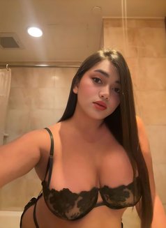 Andrea - Transsexual escort in Hong Kong Photo 8 of 9