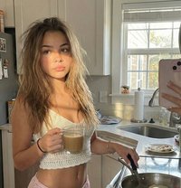 Andrea - escort in Montreal