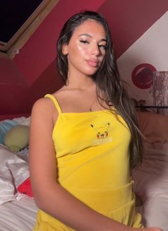 Andrea - escort in Montreal Photo 3 of 5