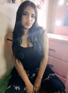 Andrea - escort in Madinah Photo 3 of 3