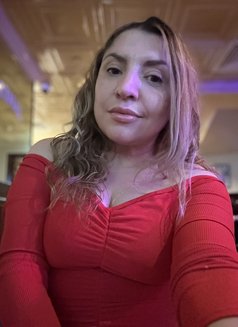 Andrea - escort in Abu Dhabi Photo 1 of 8