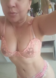 Andrea - escort in Abu Dhabi Photo 7 of 8