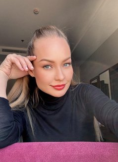 Andrea - escort in Paris Photo 10 of 15