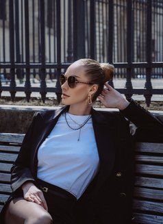 Andrea - escort in Paris Photo 9 of 20
