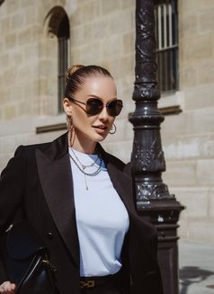 Andrea - escort in Paris Photo 10 of 20