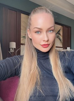 Andrea - escort in Paris Photo 17 of 20