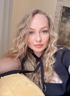 Andrea - escort in Riyadh Photo 10 of 15