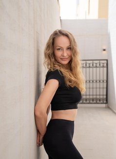 Andrea - escort in Riyadh Photo 7 of 15