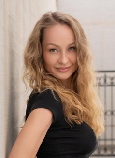 Andrea - escort in Riyadh Photo 9 of 15