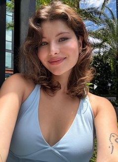 Andrea - escort in Singapore Photo 1 of 7