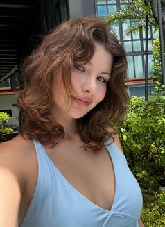 Andrea - escort in Singapore Photo 2 of 7