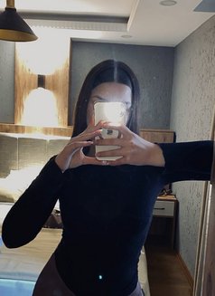 Andrea - puta in Thane Photo 1 of 7