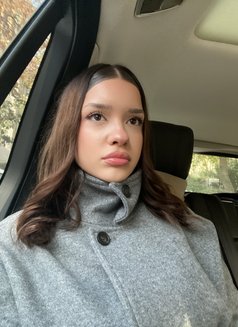 Andrea - puta in Thane Photo 4 of 7