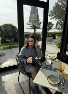 Andrea - puta in Thane Photo 6 of 7