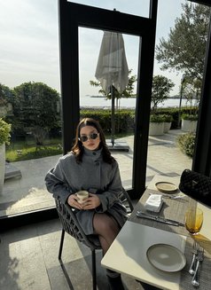 Andrea - puta in Thane Photo 7 of 7