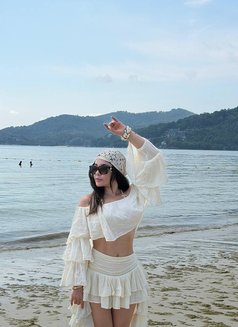 Andreea - escort in Phuket Photo 2 of 3