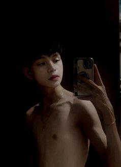 Andrei - Male escort in Manila Photo 2 of 5