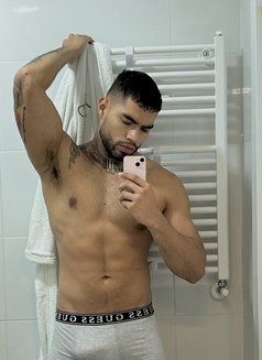 Andres - Male escort in Hong Kong Photo 2 of 5