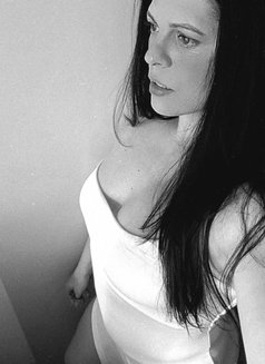 Andressa - masseuse in Lisbon Photo 3 of 6