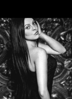 Andressa - masseuse in Lisbon Photo 2 of 3